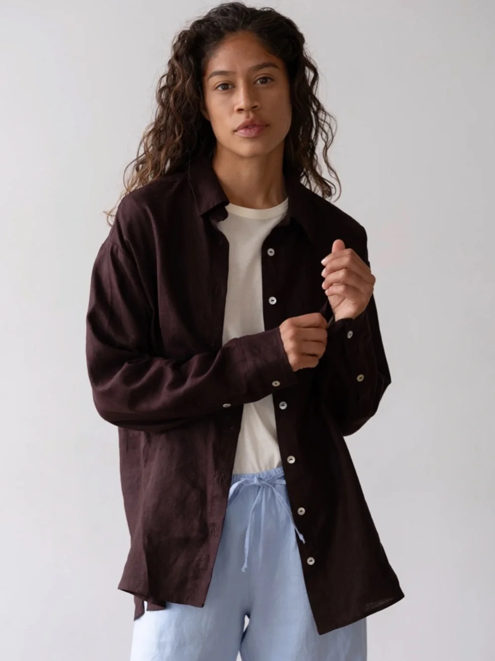 DONNI The Linen Relaxed Shirt in Espresso - Picture 2 of 9